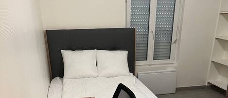 1 bedroom, bed sheets