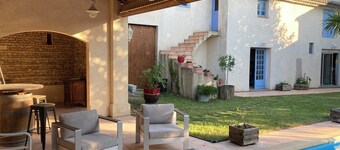 Maison Vigneronne 1835, Cour Extérieure Sans vis à Vis, Entre Nîmes et Camargue