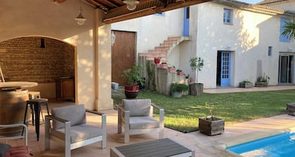 Maison Vigneronne 1835, Cour Extérieure Sans vis à Vis, Entre Nßmes et Camargue