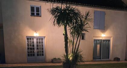 Maison Vigneronne 1835, Cour Extérieure Sans vis à Vis, Entre Nßmes et Camargue