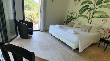 In-room safe, soundproofing, free WiFi