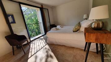 Chambre Double Supérieure, salle de bains attenante (Chambre Daudet) | Coffres-forts dans les chambres, chambres insonorisées, Wi-Fi gratuit