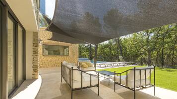 Premium Villa, Accessible, Ensuite (Bastide 4 chambres 3 sdb) | Terrace/patio