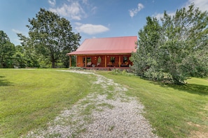 A two-story house with a red roof, surrounded by a well-maintained lawn and trees. - Secluded Harrison Retreat Near Buffalo Nat’l River (Harrison)