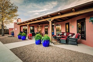 Terrace/patio - Year Around Heated Pool, Mountain Views, Pets Ok (Las Cruces)