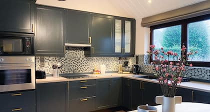 Beautiful Villa with swimming pool in Zonhoven