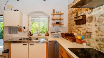 Fridge, microwave, coffee/tea maker, electric kettle