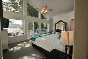 4 bedrooms, iron/ironing board, free WiFi, bed sheets - Waterfront Oasis, Dunes, Ocean, Hot Tub, Fishing (Lakeside)