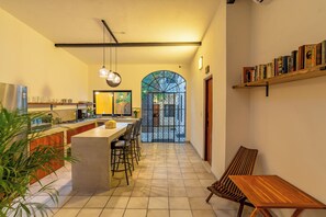 Smart TV, Netflix, loa thông minh, dịch vụ stream 