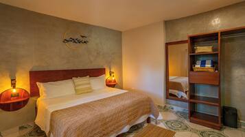 Suite Deluxe, 1 cama de matrimonio grande | 1 dormitorio, cortinas opacas, wifi gratis y ropa de cama