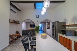 Smart TV, Netflix, loa thông minh, dịch vụ stream 