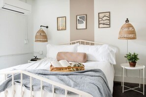 Iron/ironing board, WiFi, bed sheets - *NEW* The Jolene - Walkable | Ponce City (Atlanta)