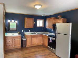 Suite superior | Cocina privada | Microondas y cafetera o tetera