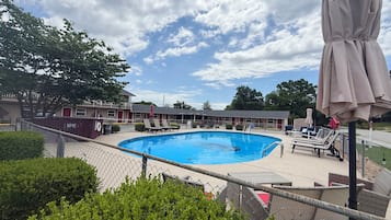 Seasonal outdoor pool, sun loungers