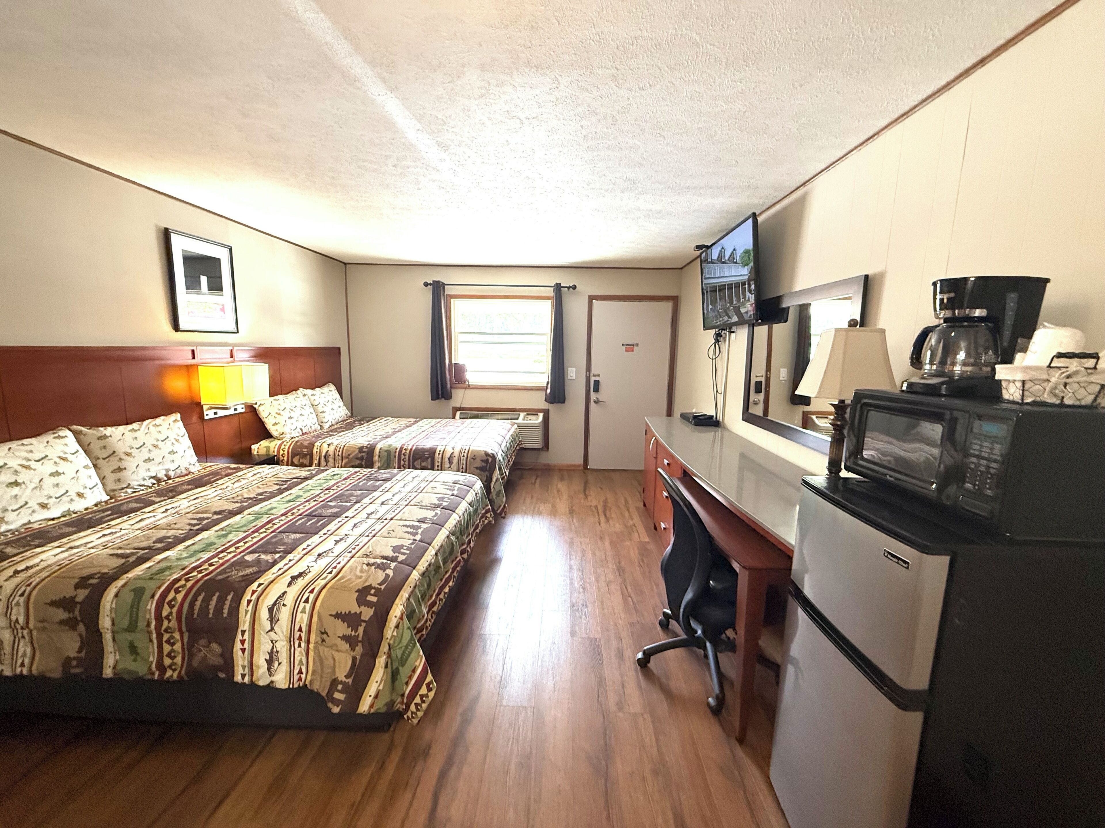 أسرّة بطبقة علوية مريحة وستائر تعتيم وواي فاي مجانًا وملاءات أسرّة