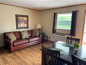 أسرّة بطبقة علوية مريحة وستائر تعتيم وواي فاي مجانًا وملاءات أسرّة