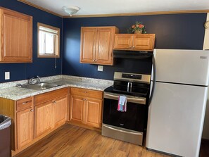Room #203 | Private kitchen | Microwave, coffee/tea maker