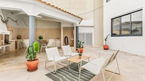 Outdoor dining - Loulé Sunny Retreat 1 by LovelyStay (Loule)