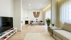 TV - Loulé Sunny Retreat 2 by LovelyStay (Loule)