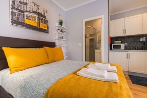 2 bedrooms, iron/ironing board, free WiFi, bed sheets - Castelo Village by LovelyStay (Lisboa)