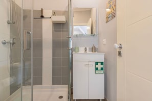 Hair dryer, towels - Castelo Village by LovelyStay (Lisboa)