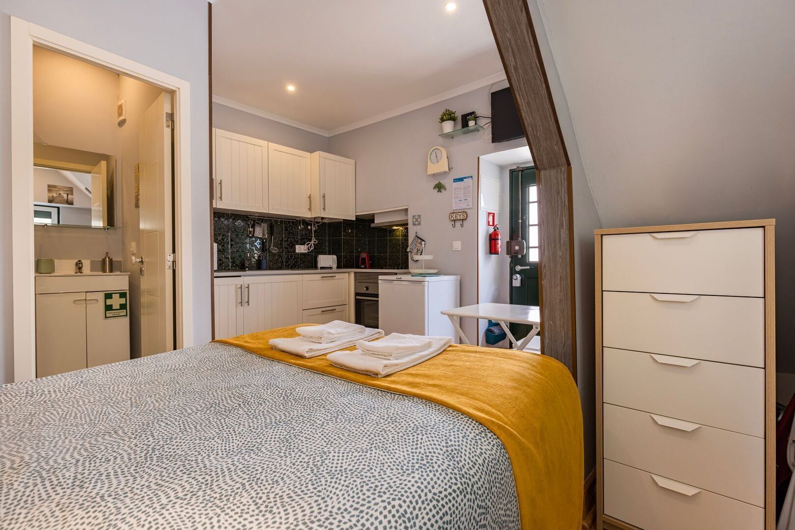 1 slaapkamer, een strijkplank/strijkijzer, gratis wifi, beddengoed
