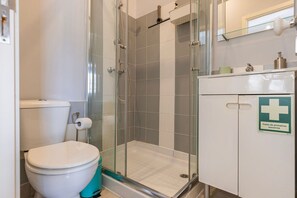 Hårføner og håndklær