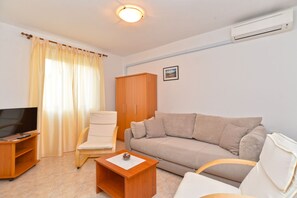 TV - Apartment 2228/68203 (Istria - Bale), 6000m from the beach (Bale)