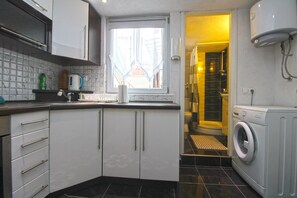 Kühlschrank, Mikrowelle, Ofen, Herdplatte