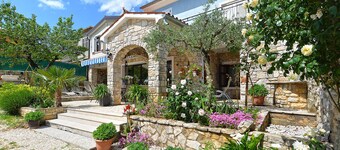 Apartment 2240/69113 (Istria - Rovinjsko Selo), 7000m from the beach