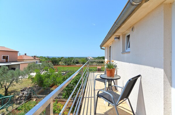 Property grounds - Apartment 2253/72486 (Istria - Galižana), 5000m from the beach (Galižana)