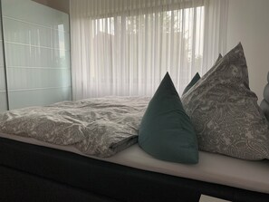 2 bedrooms, travel cot, WiFi, bed sheets