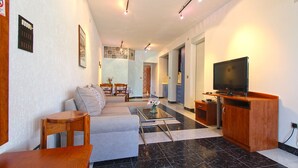 A modern living room with a sofa, coffee table, and TV stand. - Apartment 2281/76013 (Istria - Pula), 2500m from the beach (Pula)