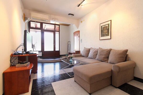 TV - Apartment 2281/76013 (Istria - Pula), 2500m from the beach (Pula)