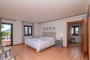 3 soverom, safe på rommet, strykejern/-brett og wi-fi (inkludert)