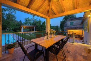 Outdoor dining - Villa Dobrila (Istria - Pazin) (Pazin)