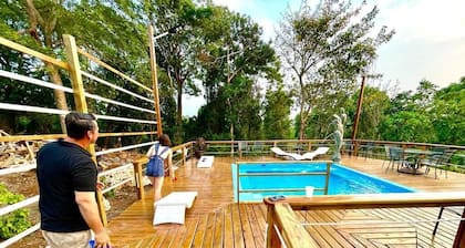 Hummingbird Caribbean views with 9-BRs/6-Baths, on the island of Utila, Honduras