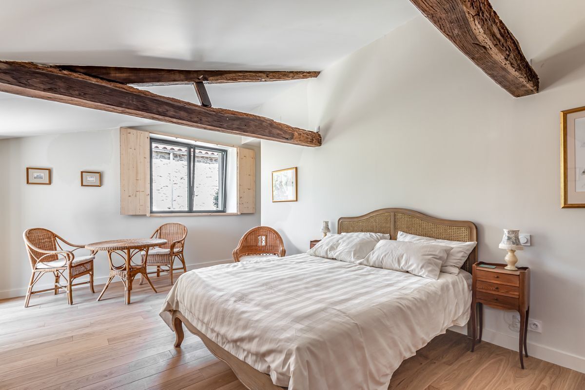5 chambres, fer et planche à repasser, Wi-Fi, draps fournis