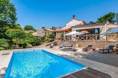 Maison Zenith - Five Bedroom Villa, Sleeps 10