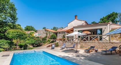 Maison Zenith - Five Bedroom Villa, Sleeps 10