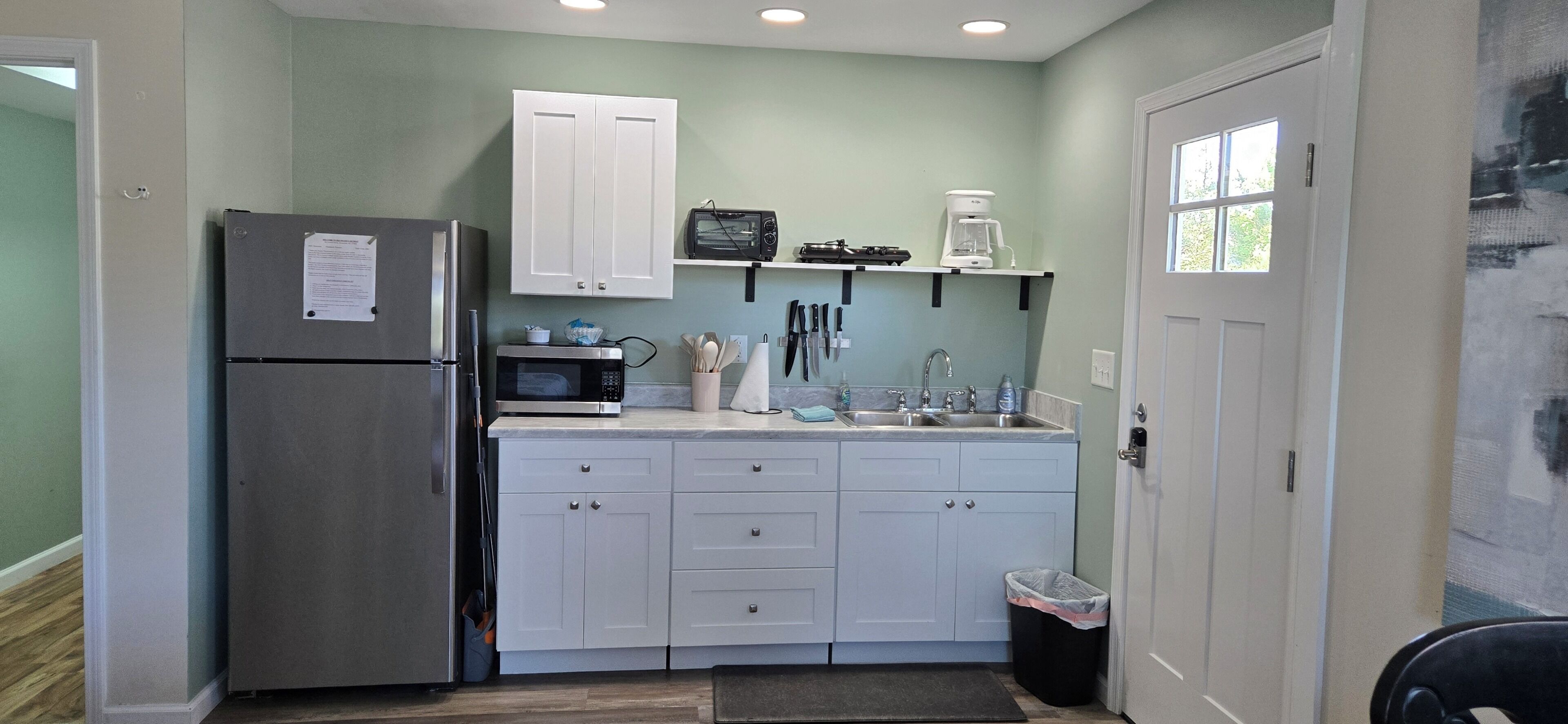 Fridge, microwave, coffee/tea maker, toaster