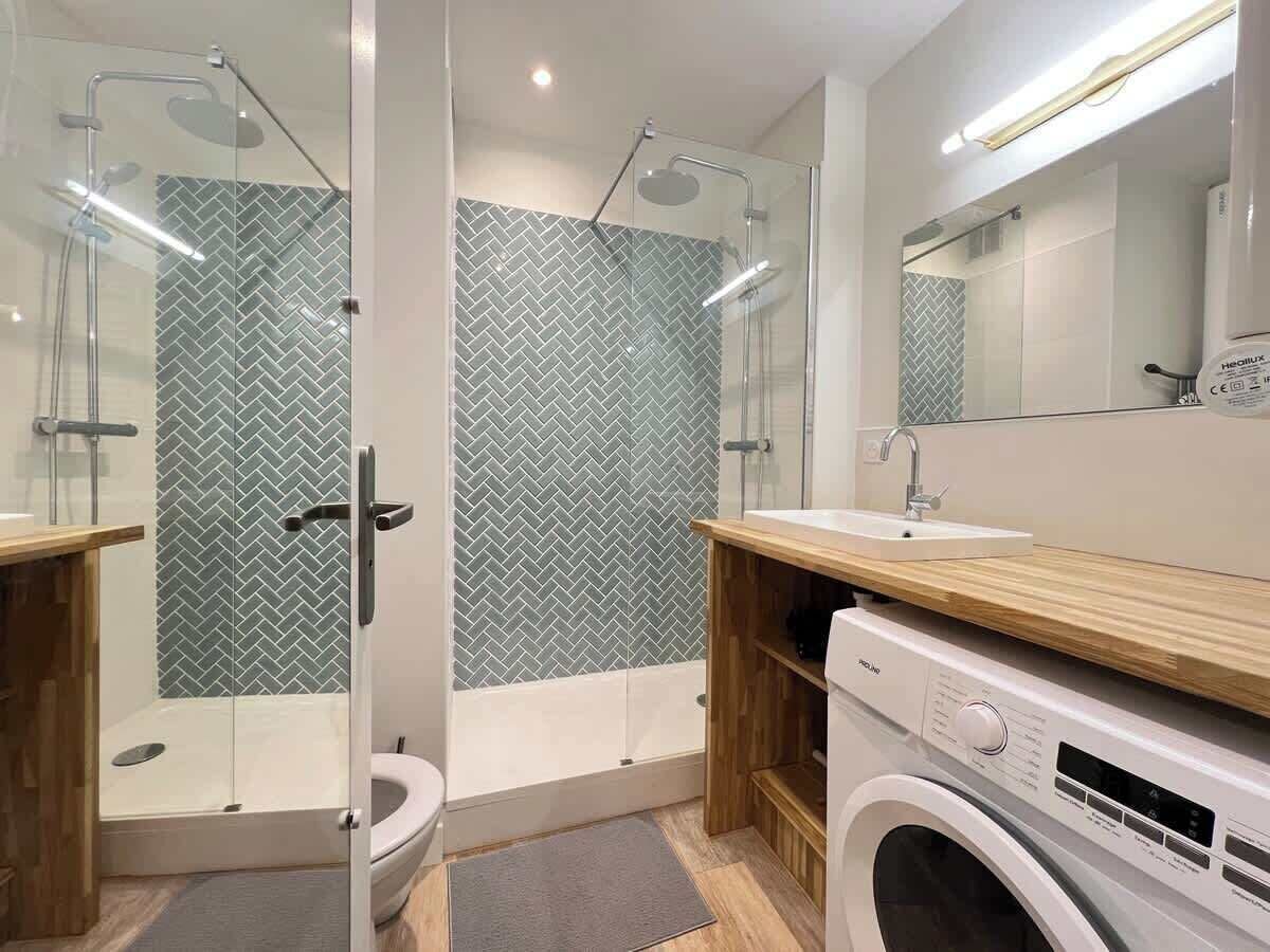 Douche, sèche-cheveux