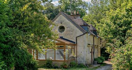 Characterful dog friendly holiday cottage in the Cotswolds - The Coach House