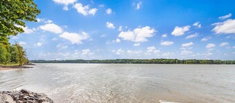 Skipping Rock Retreat, Mosinee WI
Completely updated lakefront get-away.