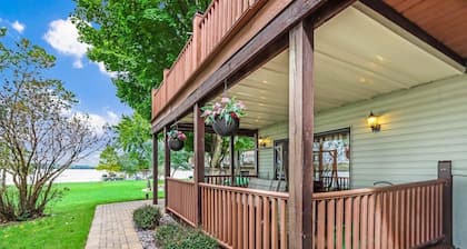 Skipping Rock Retreat, Mosinee WI
Completely updated lakefront get-away.