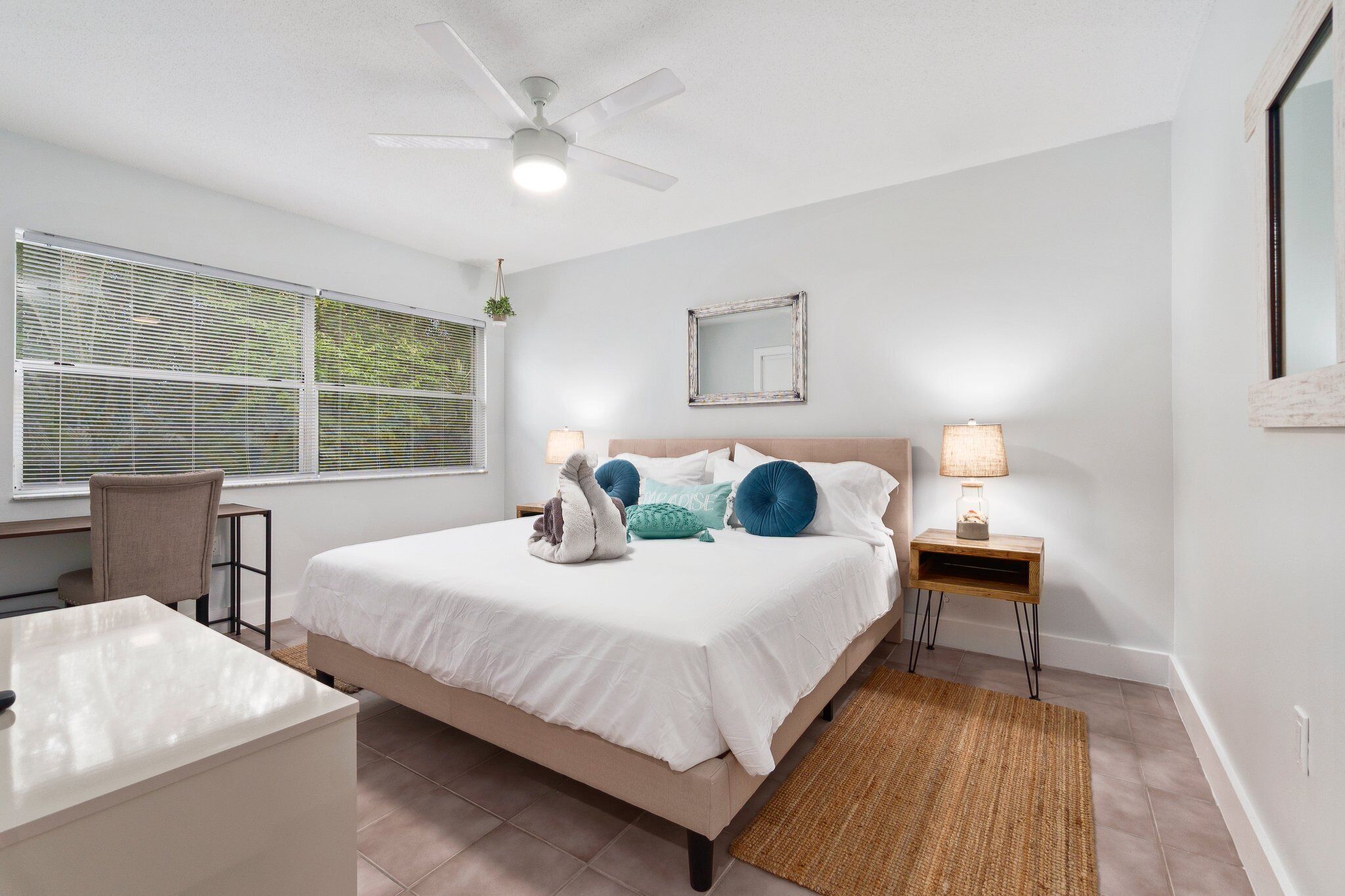 2 soverom, skrivebord, strykejern/-brett og wi-fi