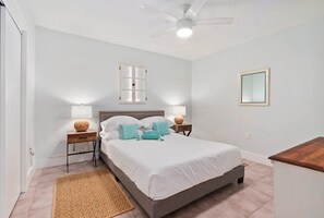 2 bedrooms, desk, iron/ironing board, travel cot - Mango Tree by the Sea, Hutchinson Island - Bungalow B! (Fort Pierce)