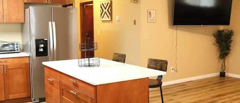 Microwave, dishwasher, coffee/tea maker, cookware/dishes/utensils
