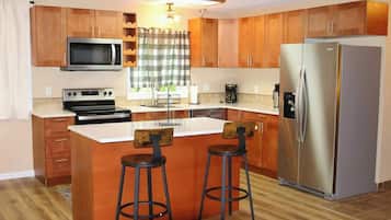 Microwave, dishwasher, coffee/tea maker, cookware/dishes/utensils