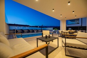 Terrace/patio - Villa Terra Bianca with heated pool & Seaview (Klimno (Krk))